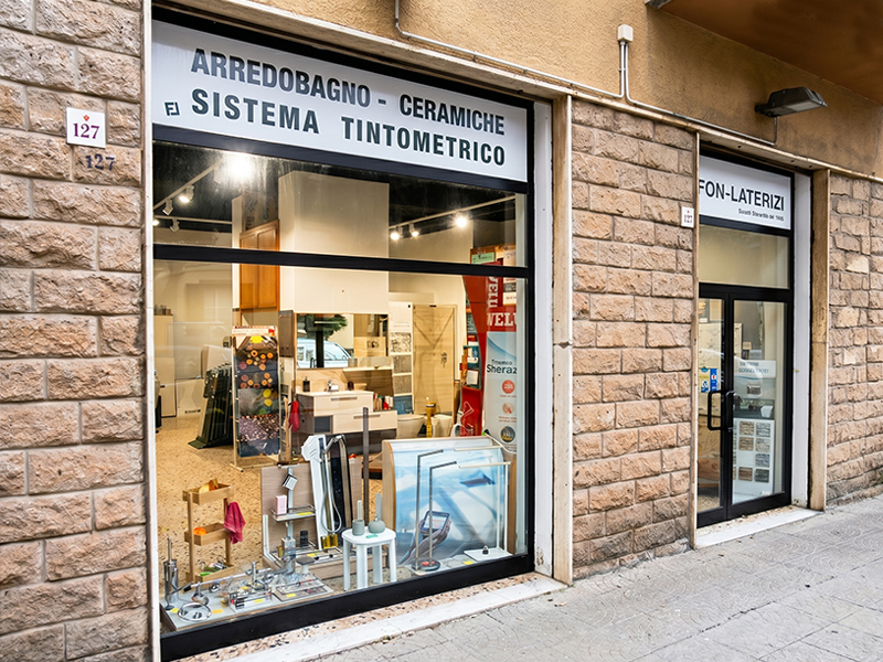 Esterni dello showroom Fon Laterizi ad Alghero